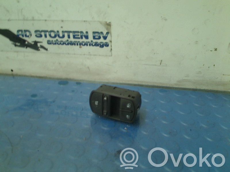 Opel Corsa D Przyciski szyb