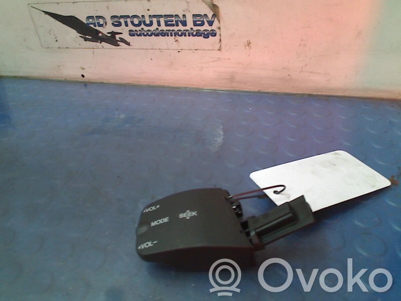 Ford Focus Butoane/comutatoare pe volan 