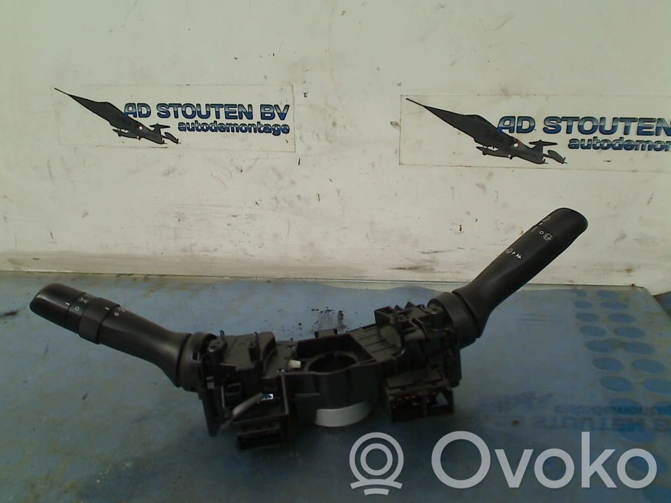 Toyota Yaris Butoane/comutatoare pe volan