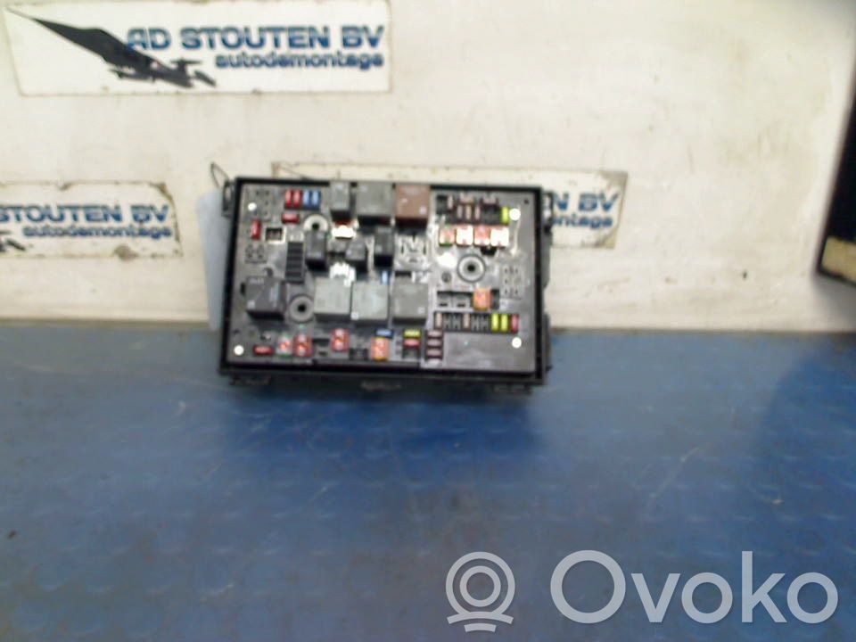 Opel Astra J Drošinātāju kaste (komplekts) 