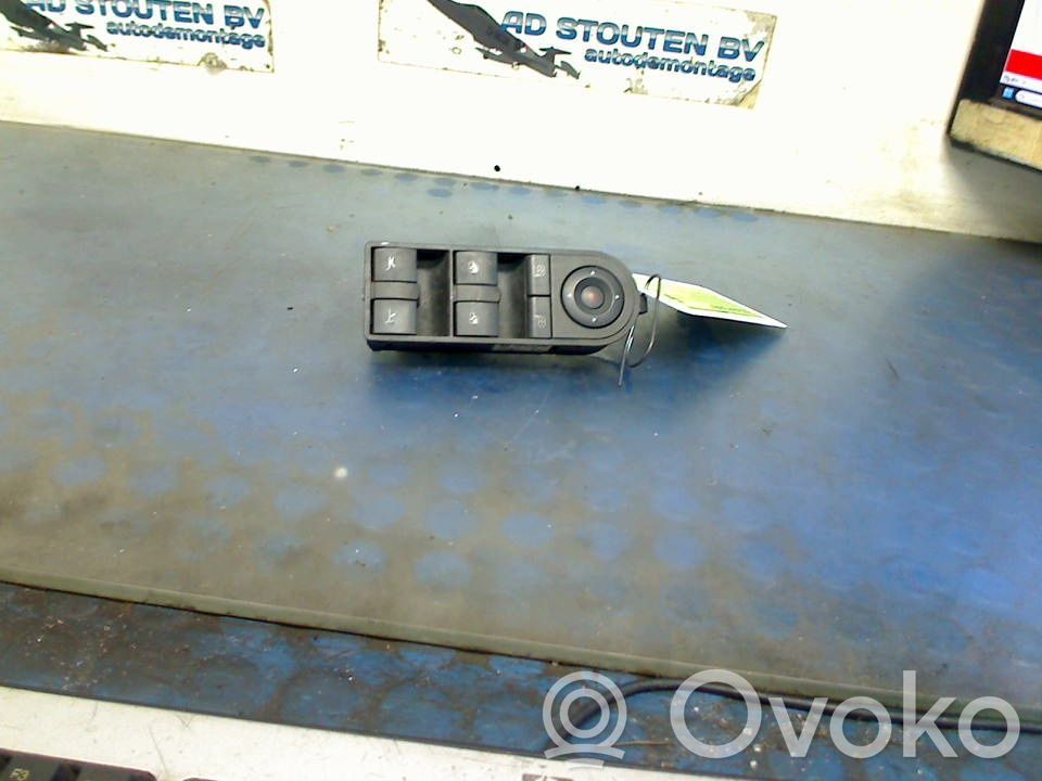 Opel Tigra B Electric window control switch 