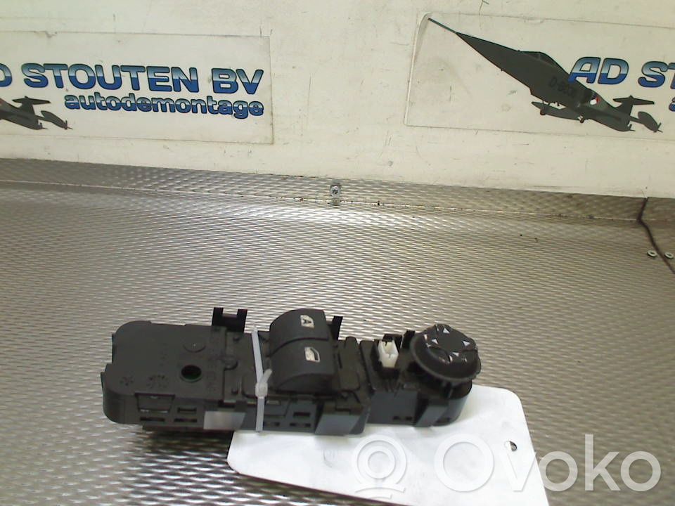 Peugeot 207 Electric window control switch 