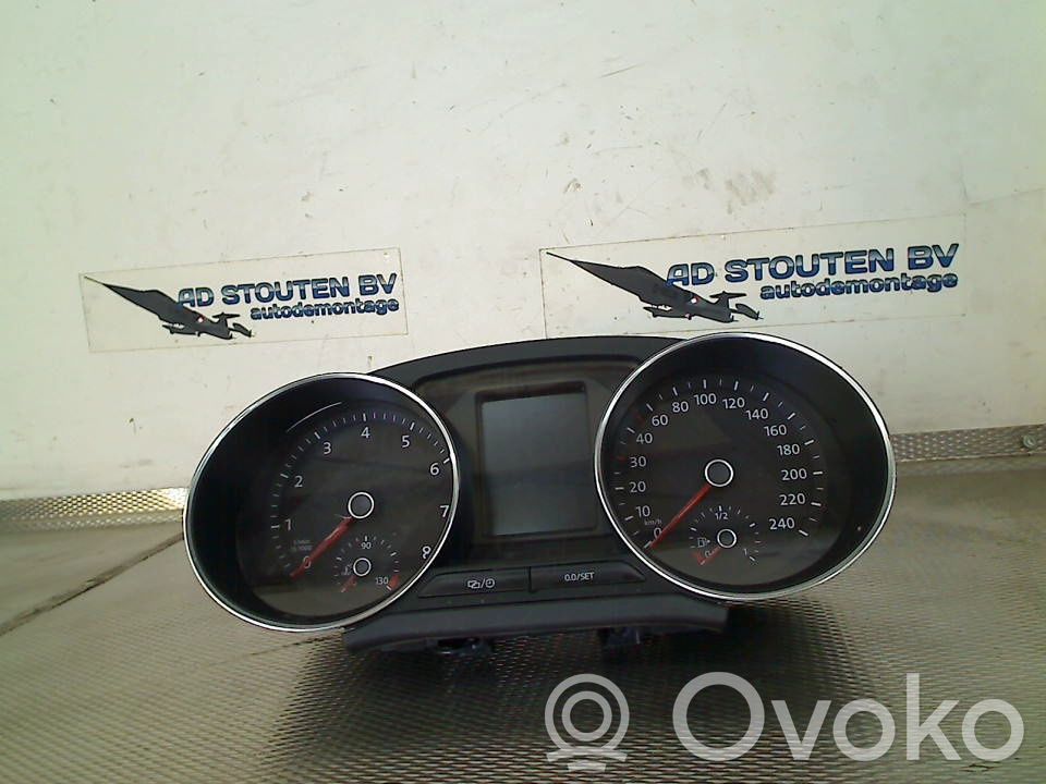 Volkswagen Polo V 6R Geschwindigkeitsmesser Cockpit 
