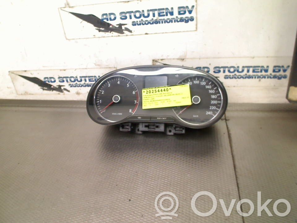 Volkswagen Polo V 6R Tachimetro (quadro strumenti) 