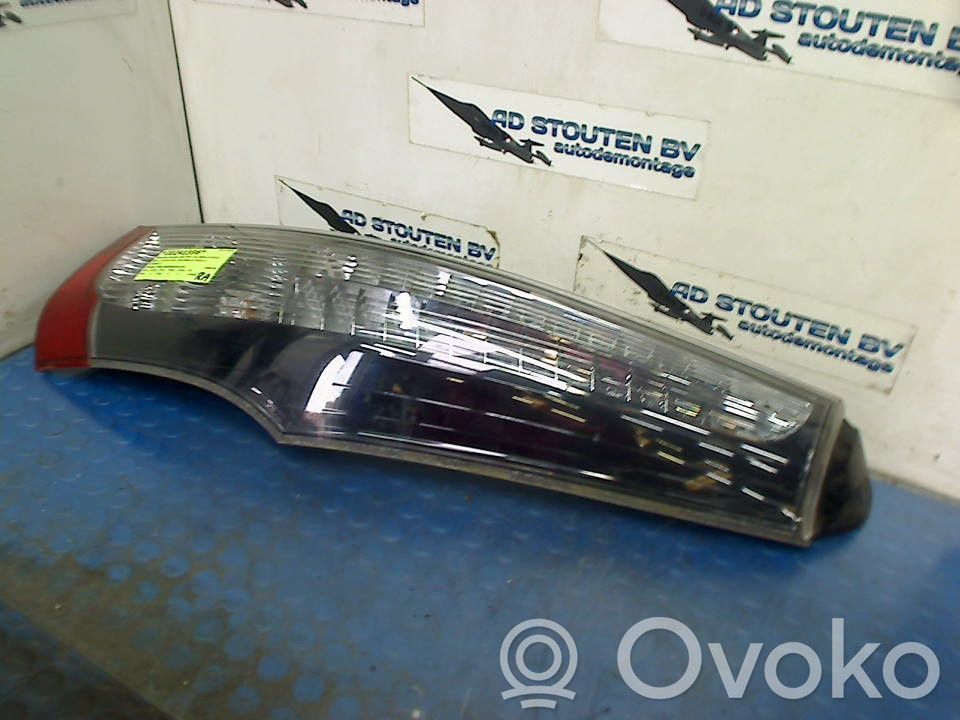 Mitsubishi Grandis Luci posteriori 