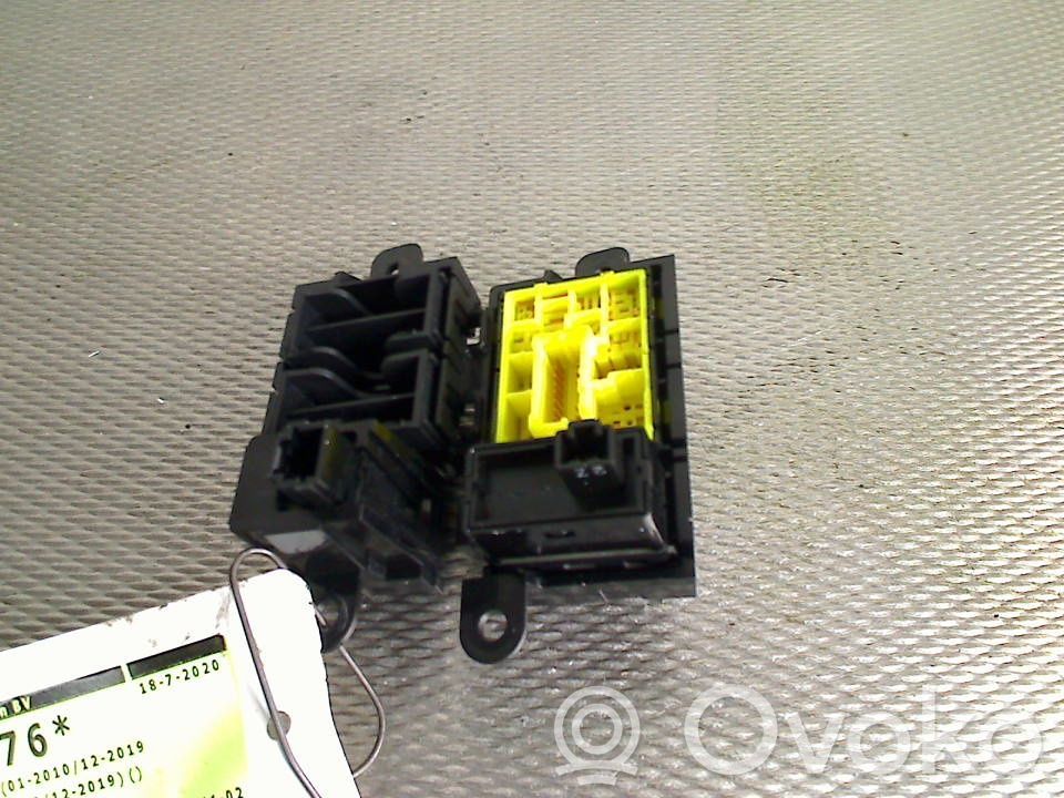Nissan Juke I F15 Interruttore luci 