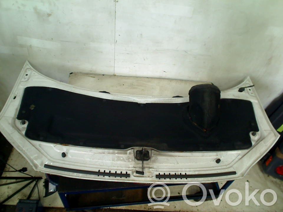 Couvercle, capot moteur
