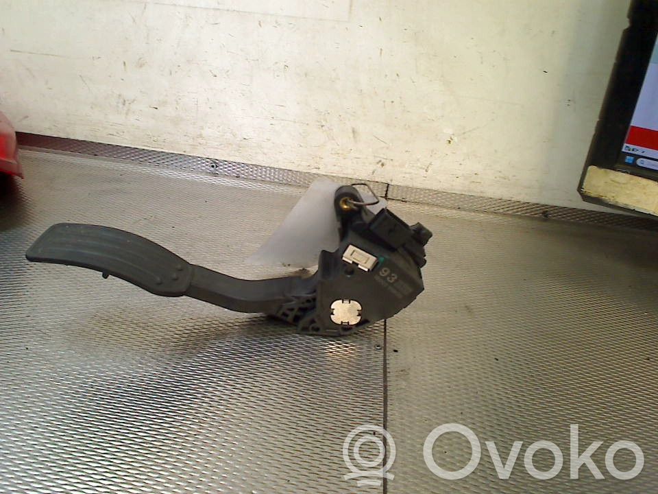 Nissan Micra C+C Pedal del acelerador