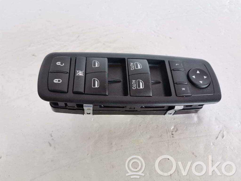 Electric window control switch   68289802AB