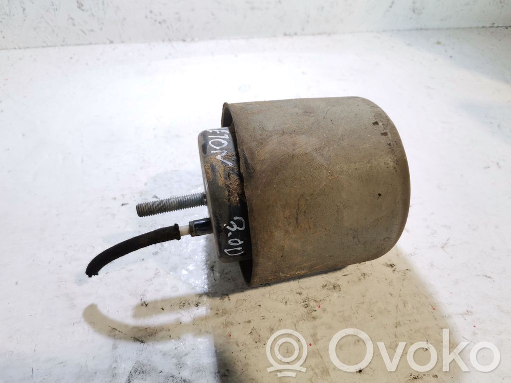 Engine mount bracket   3D0199381S