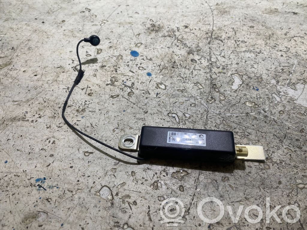 Dodge Challenger Amplificator antenă aeriană 