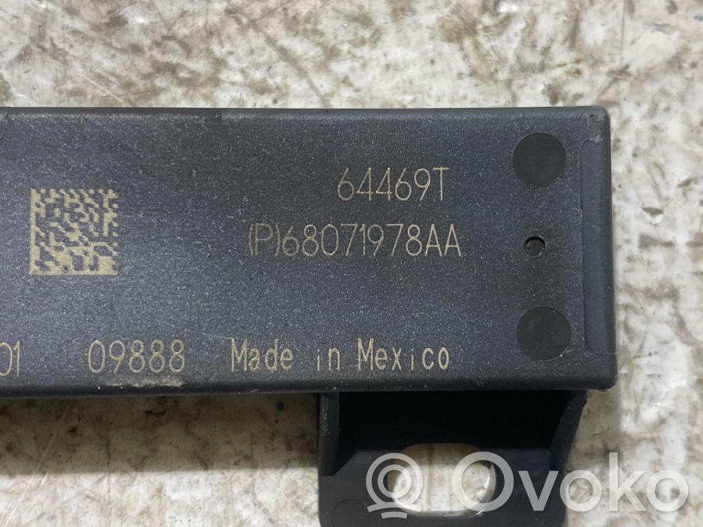 Dodge Challenger Beraktės sistemos KESSY (keyless) valdymo blokas/ modulis 