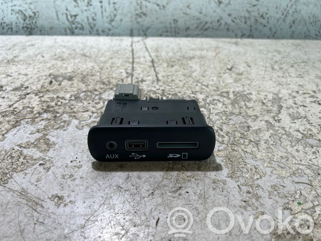 USB socket connector   68206384AC,0924154380,33169193