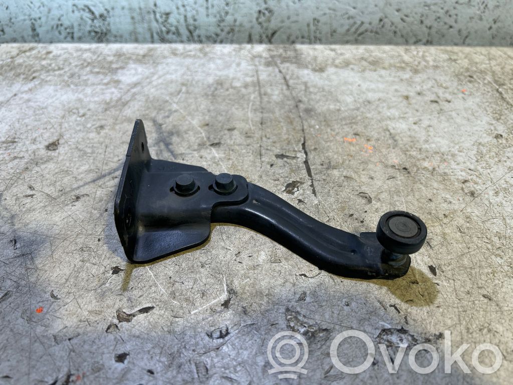 Rear door upper hinge   306AF,8G113V