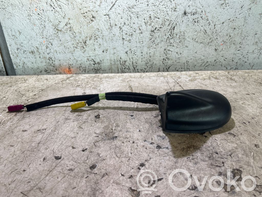 Dodge Challenger GPS-pystyantenni 