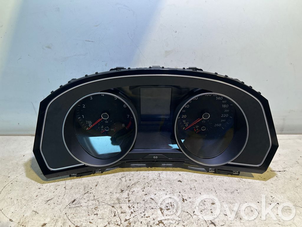 Volkswagen PASSAT B8 Speedometer (instrument cluster) 