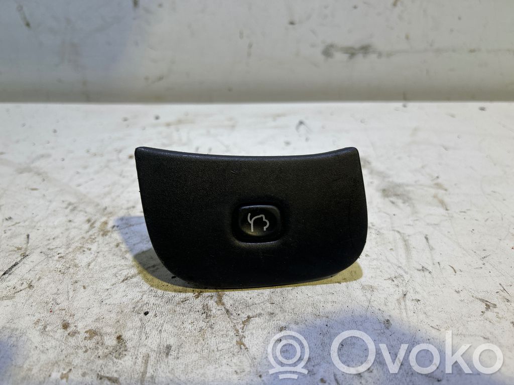 Jeep Cherokee KL Tailgate opening switch 