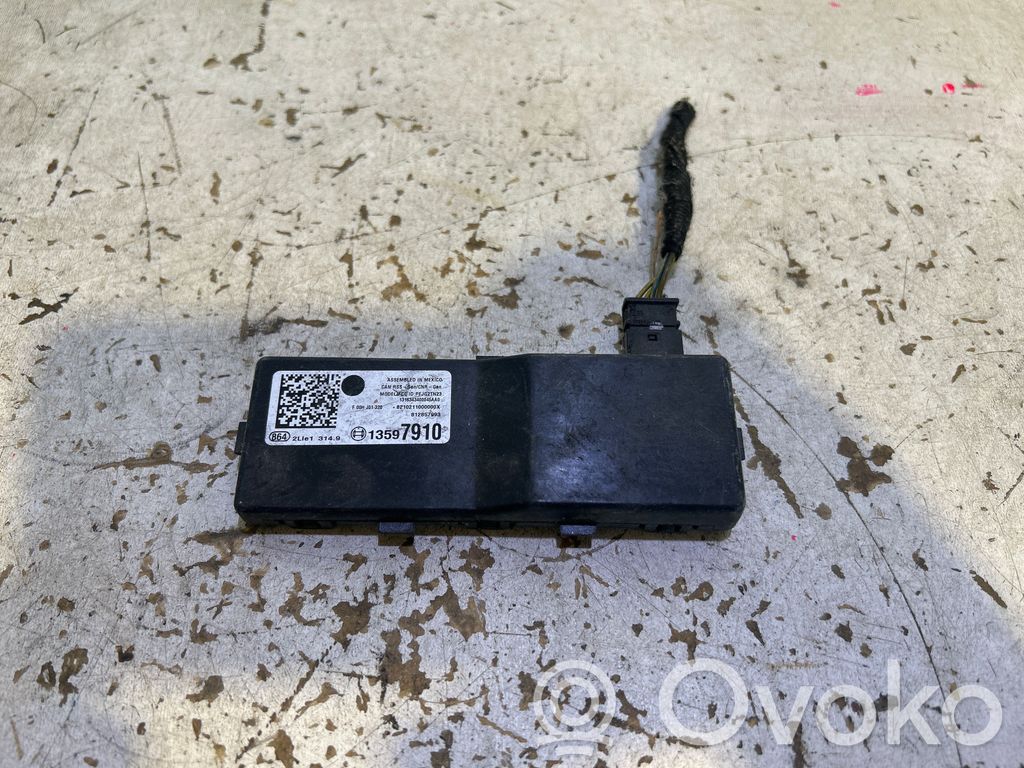 Otras unidades de control/módulos   8210211000000X,812857993,13597910