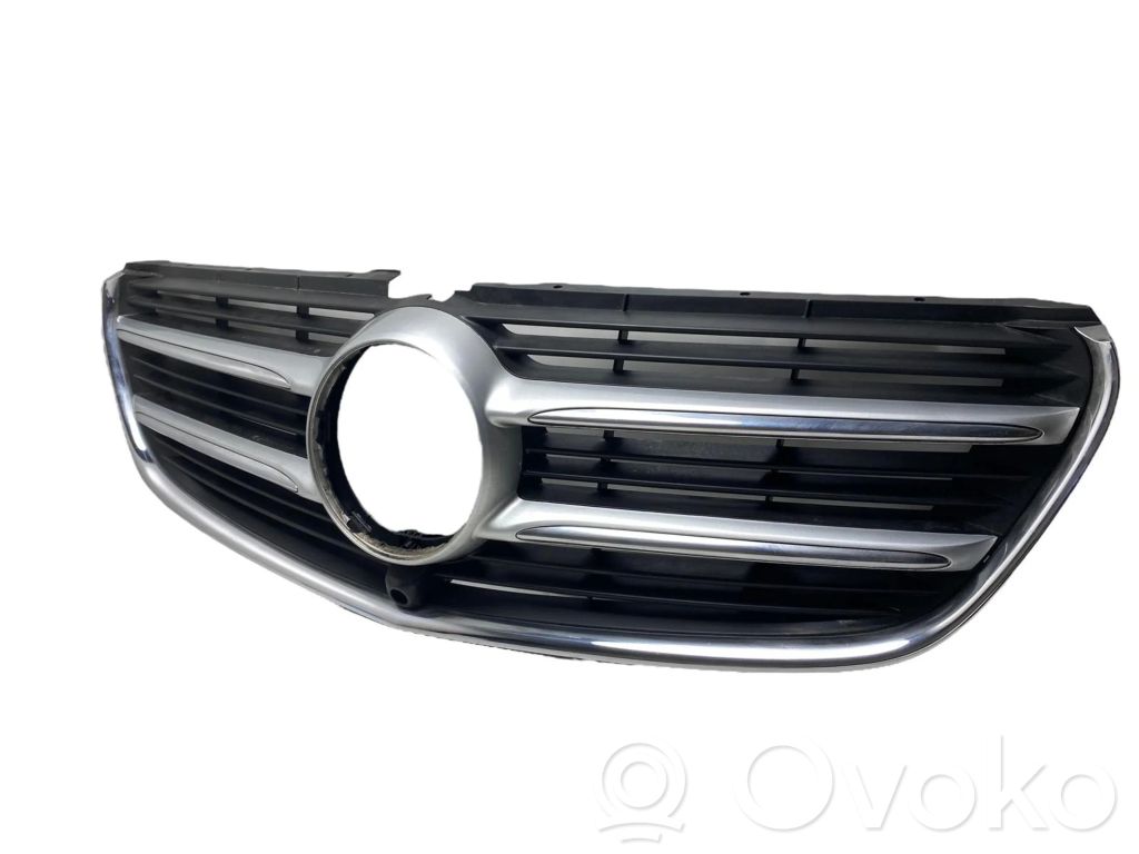 Mercedes-Benz V Class W447 Etupuskurin ylempi jäähdytinsäleikkö 