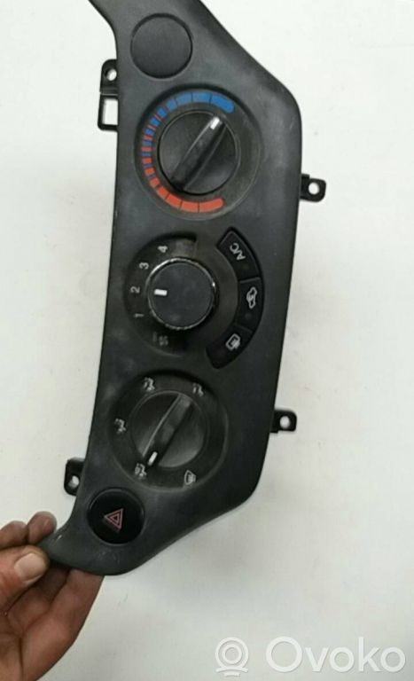 Climate control unit   8C03