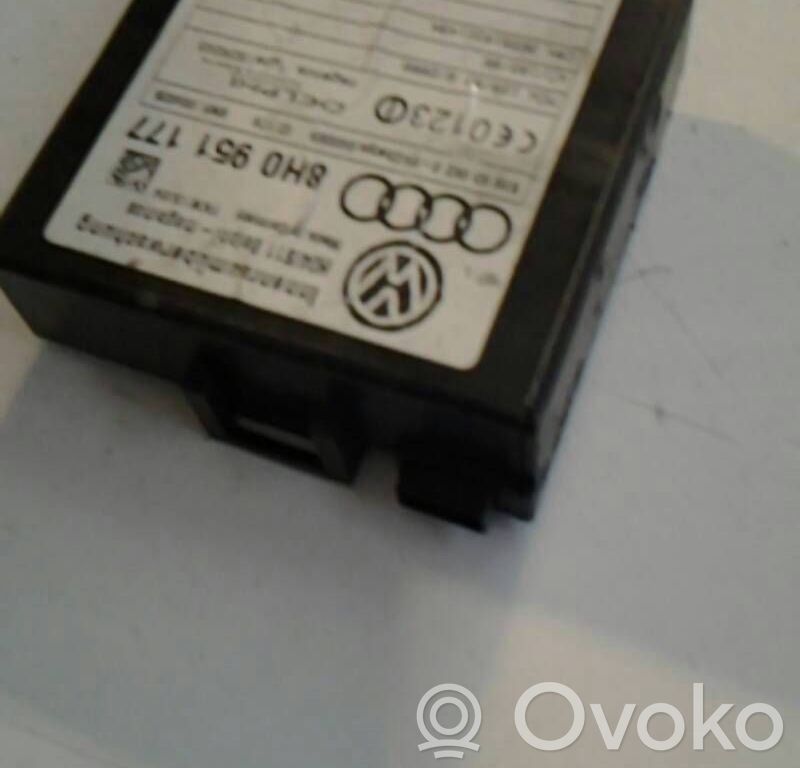 Autres unités de commande / modules   8H0951177