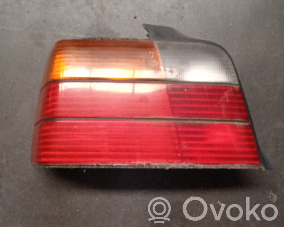 Tailgate rear/tail lights