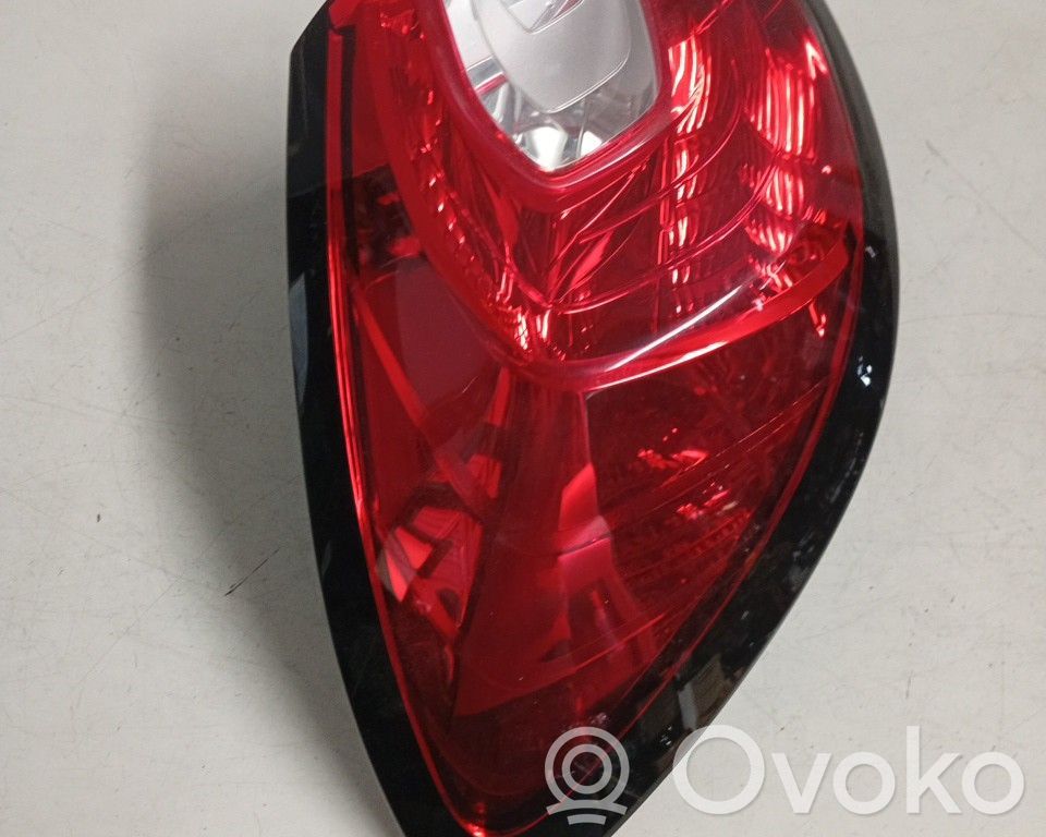 Tailgate rear/tail lights