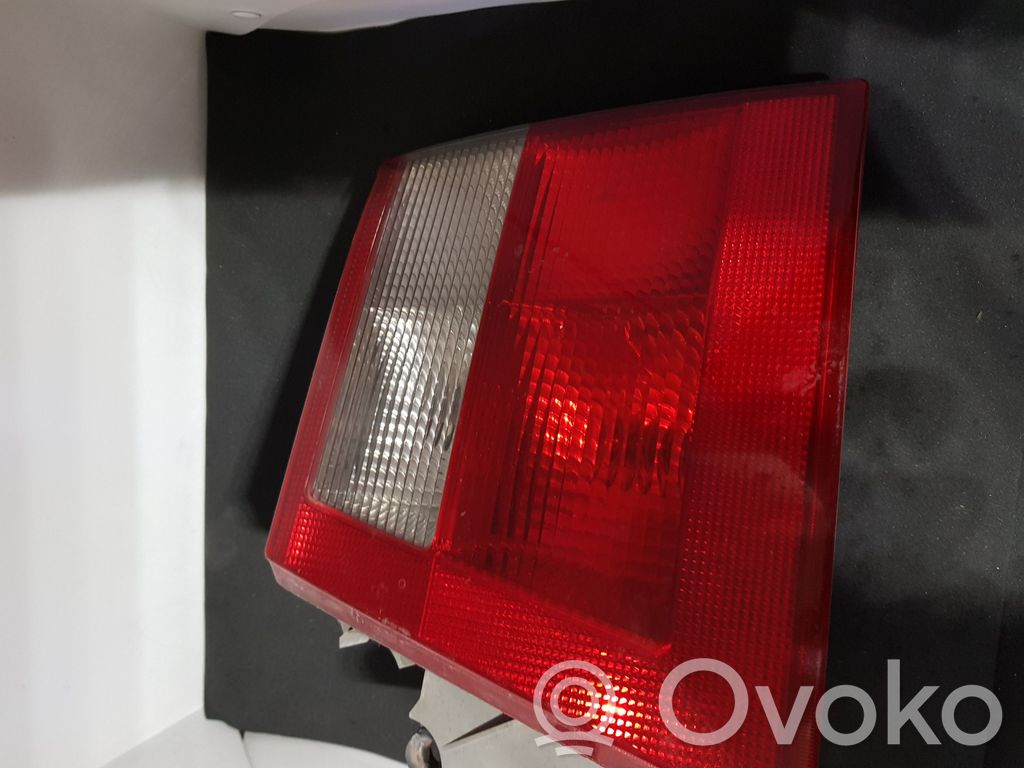 Saab 9-5 Aizmugurējais lukturis pārsegā 