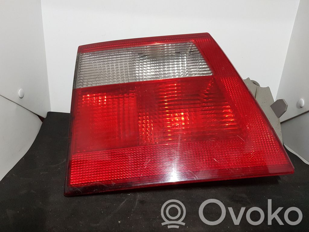 Saab 9-5 Aizmugurējais lukturis pārsegā 