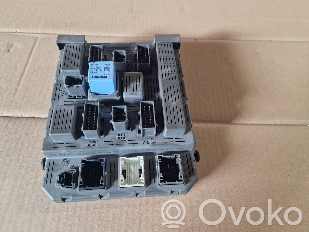 Peugeot 607 Fuse module 