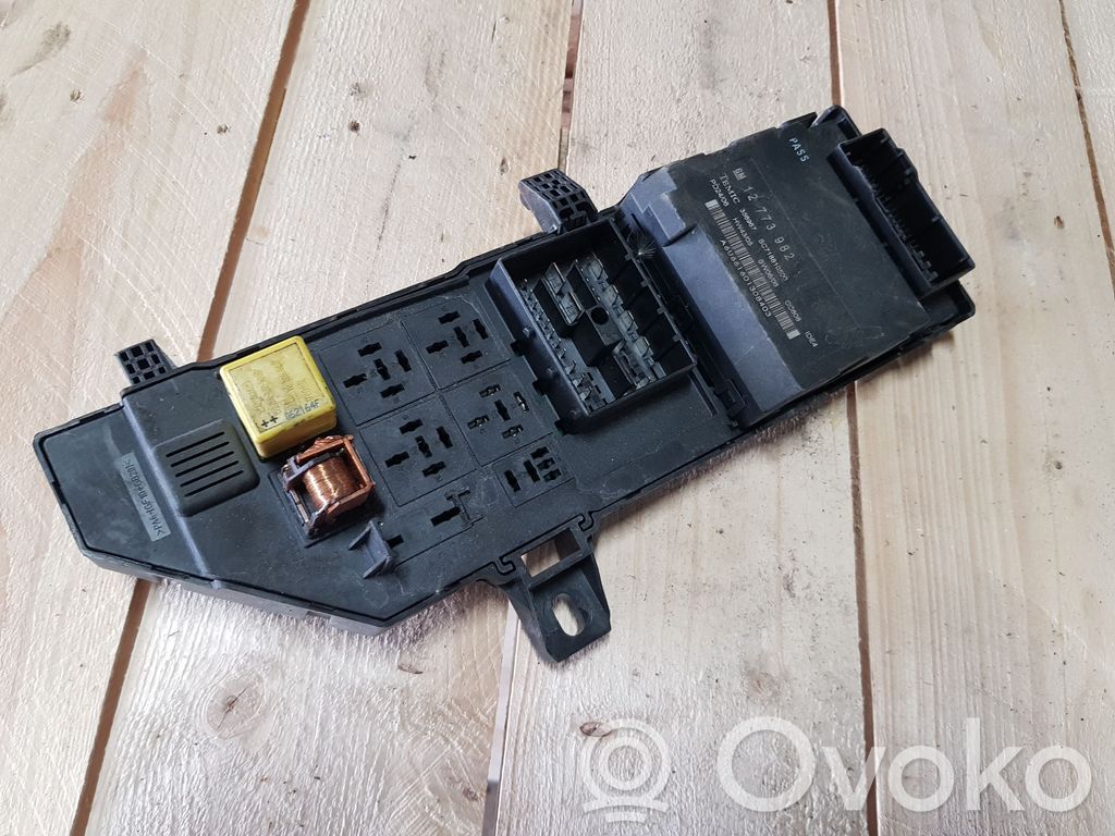 Opel Vectra C Módulo de fusible 