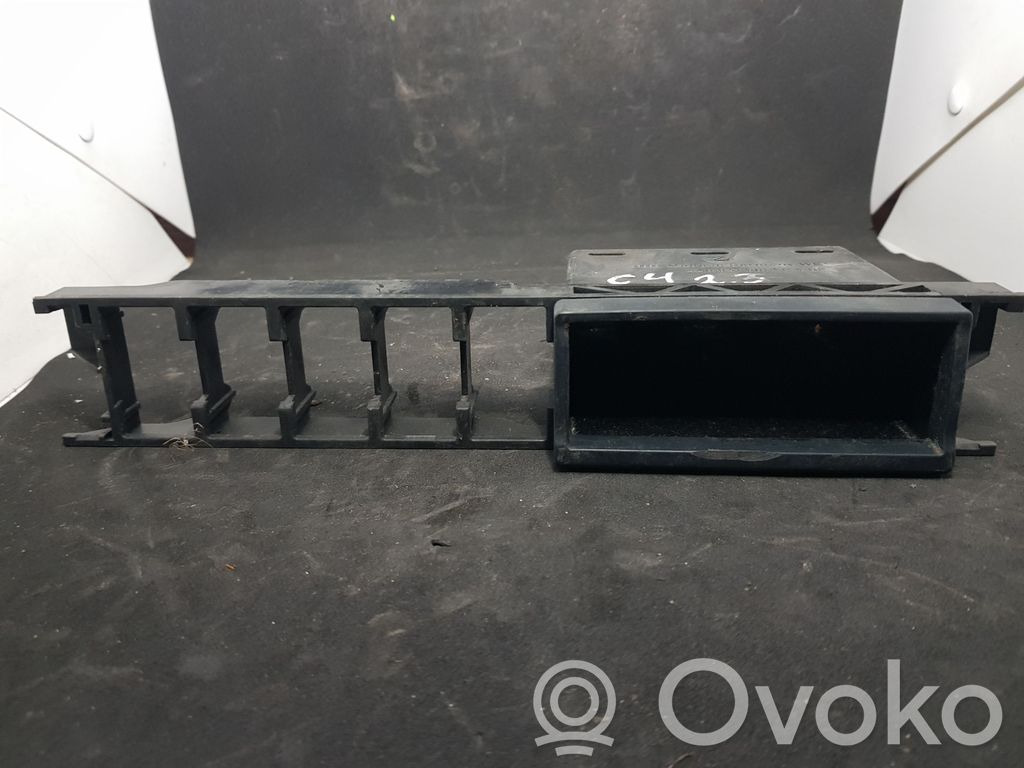 Inne części wnętrza samochodu   4A0941561