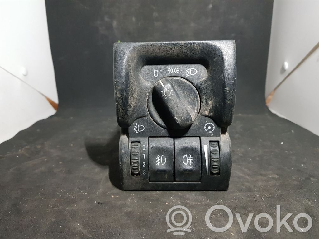 Light switch   90504974