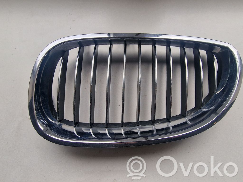 BMW 5 E60 E61 Augšējais režģis 