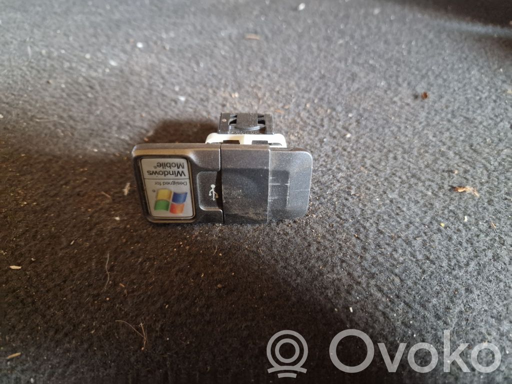 Fiat Punto (199) Enchufe conector USB 