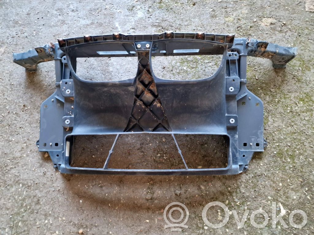 BMW 1 E81 E87 Radiatorių panelė 