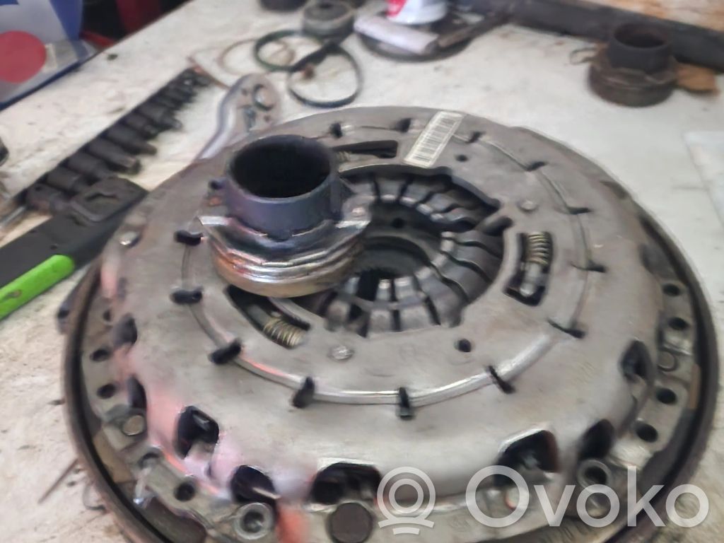 BMW 3 F30 F35 F31 Sankabos komplektas 