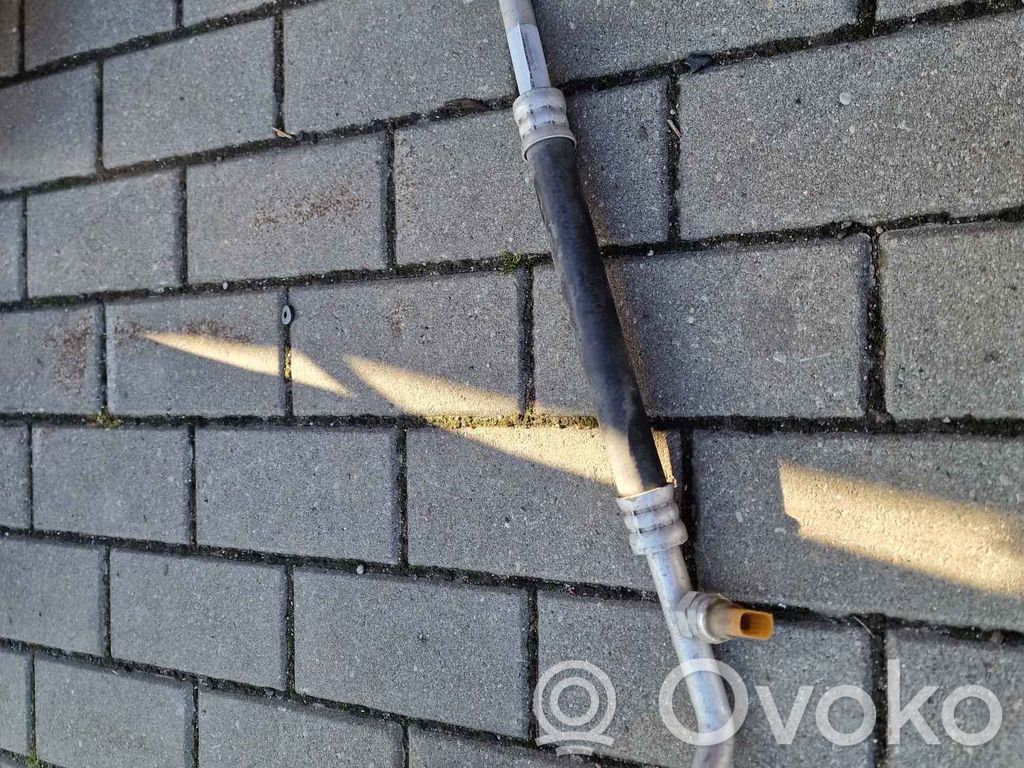 Tesla Model S Ilmastointilaitteen putki (A/C) 