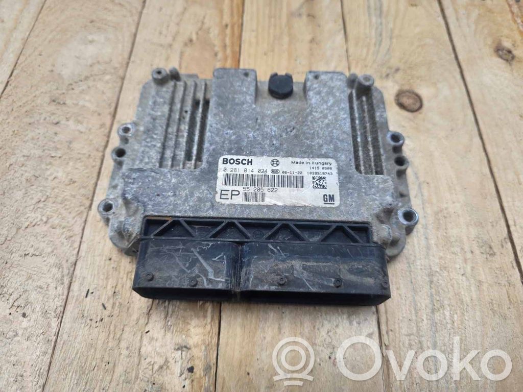 Opel Zafira B Engine control unit/module 