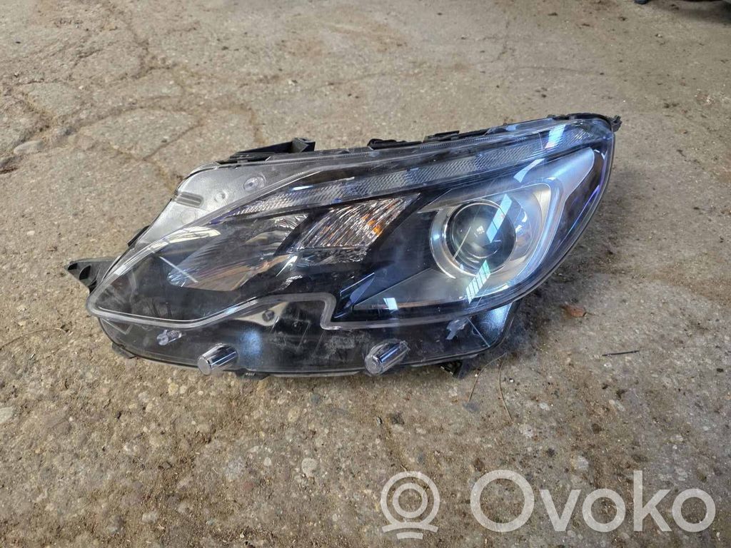 Peugeot 2008 I Lampa przednia 