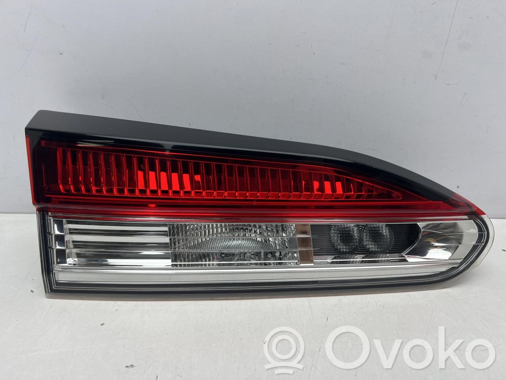 Toyota Yaris Cross Aizmugurējais lukturis pārsegā 