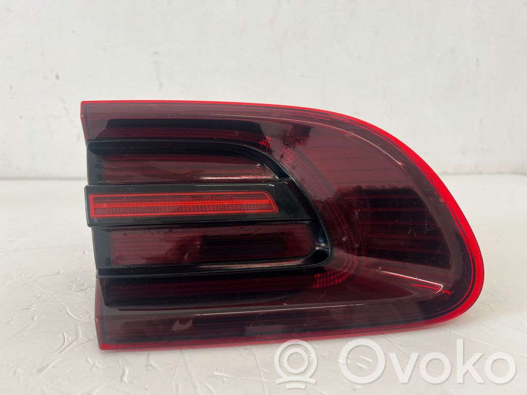 Lampy tylnej klapy bagażnika   95B945093S,01150007,AS00100164329