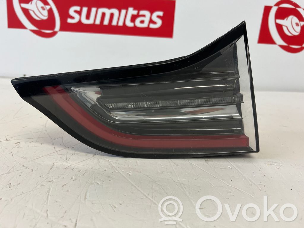 Tesla Model Y Takaluukun takavalot 