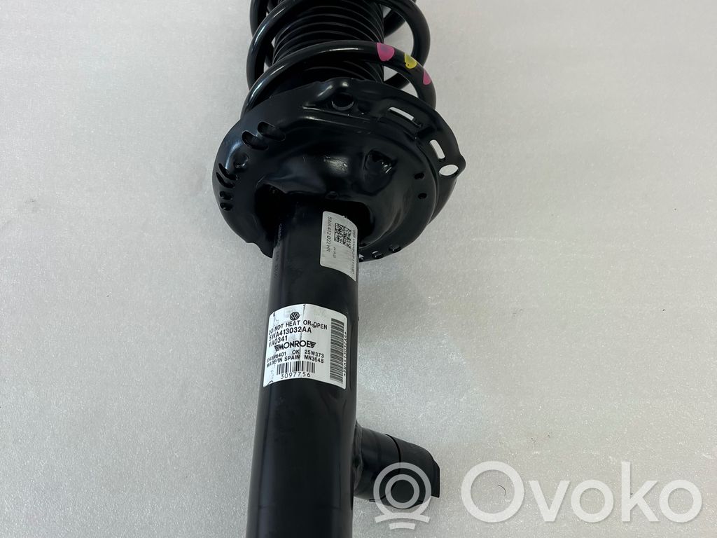 Volkswagen Golf VIII Amortyzator osi przedniej ze sprężyną 