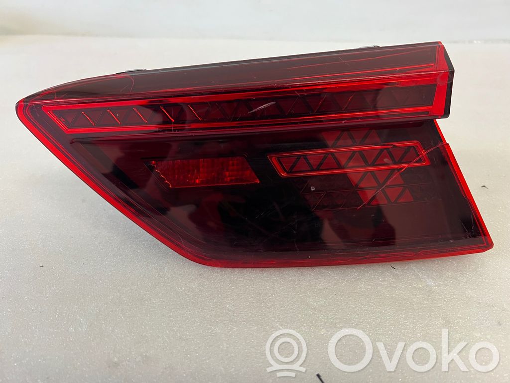 Lampy tylnej klapy bagażnika   5NA945308E,2SA01252204,00156107