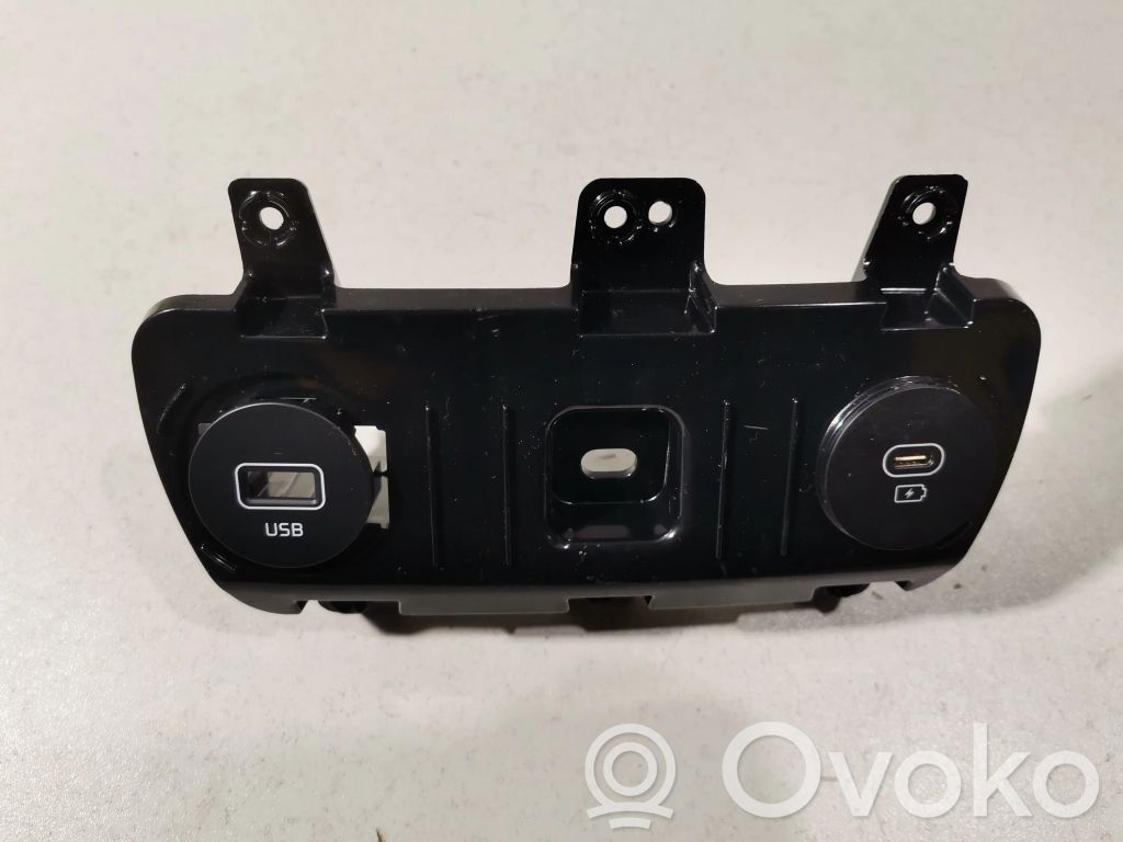 KIA EV6 USB socket connector 