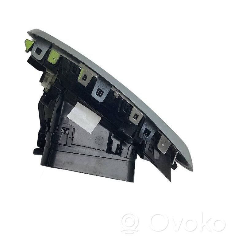 Moldura protectora de la rejilla de ventilación lateral del panel   687612210R