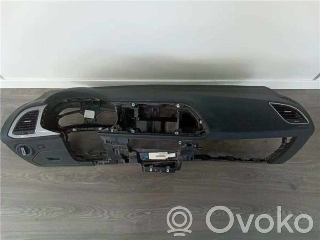 Seat Leon (5F) Panelė 