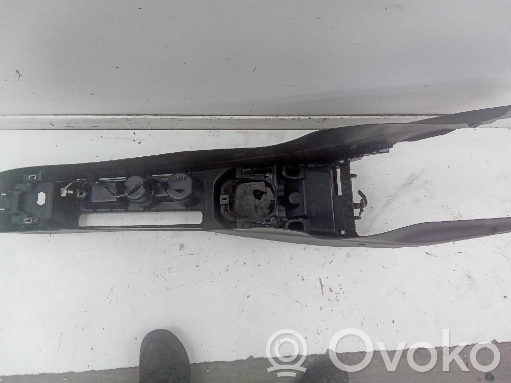 Center console   6F1863243