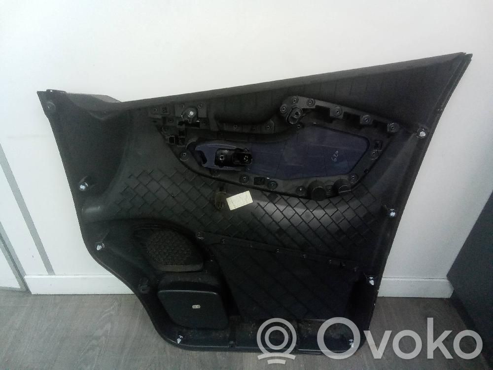 Opel Vivaro Boczki / Poszycie drzwi przednich 